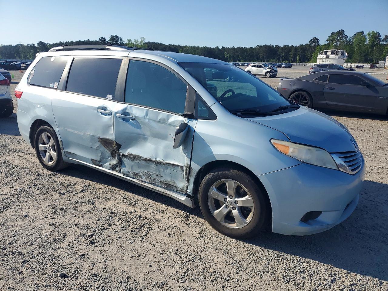 2016 Toyota Sienna Le 8-Passenger - Фото 4