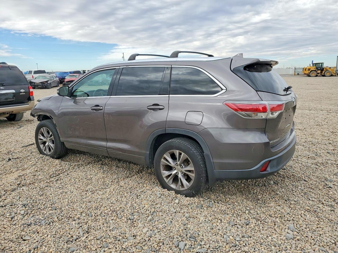 2015 Toyota Highlander Xle - Image 2