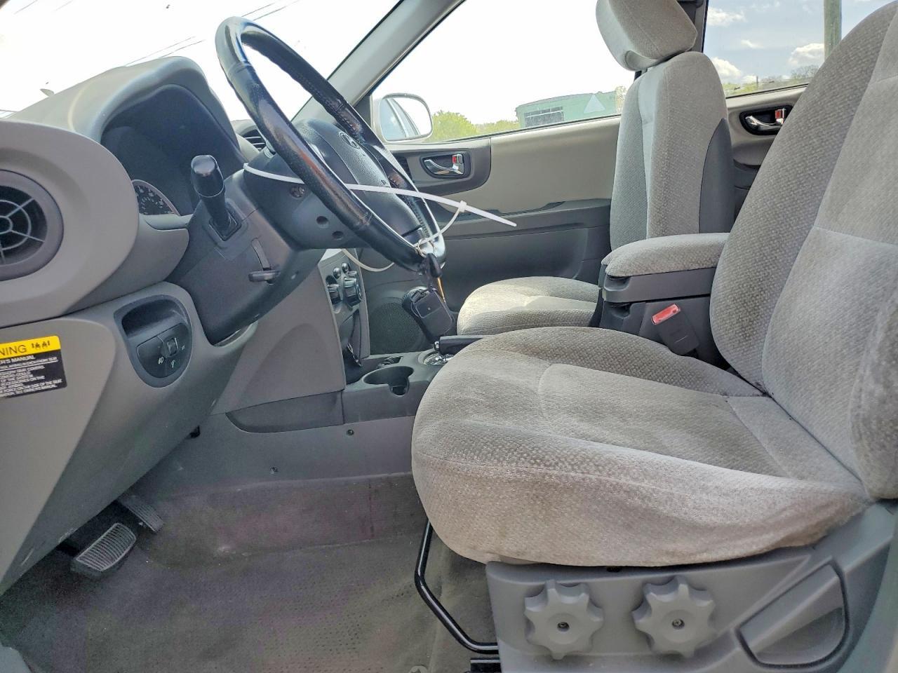 2005 Hyundai Santa Fe - Image 7