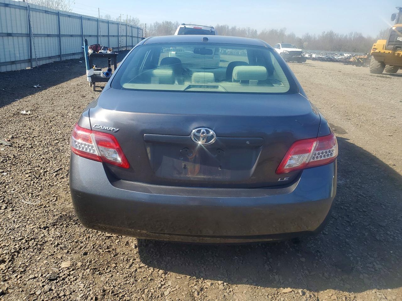 2011 Toyota Camry Le - Фото 6