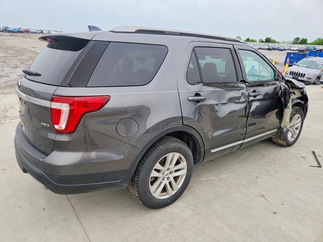 2018 Ford Explorer Xlt - Image 3