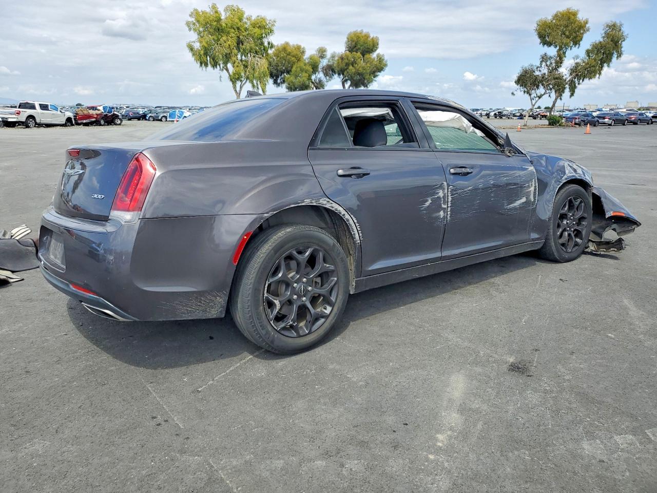 2019 Chrysler 300 Touring - Фото 3