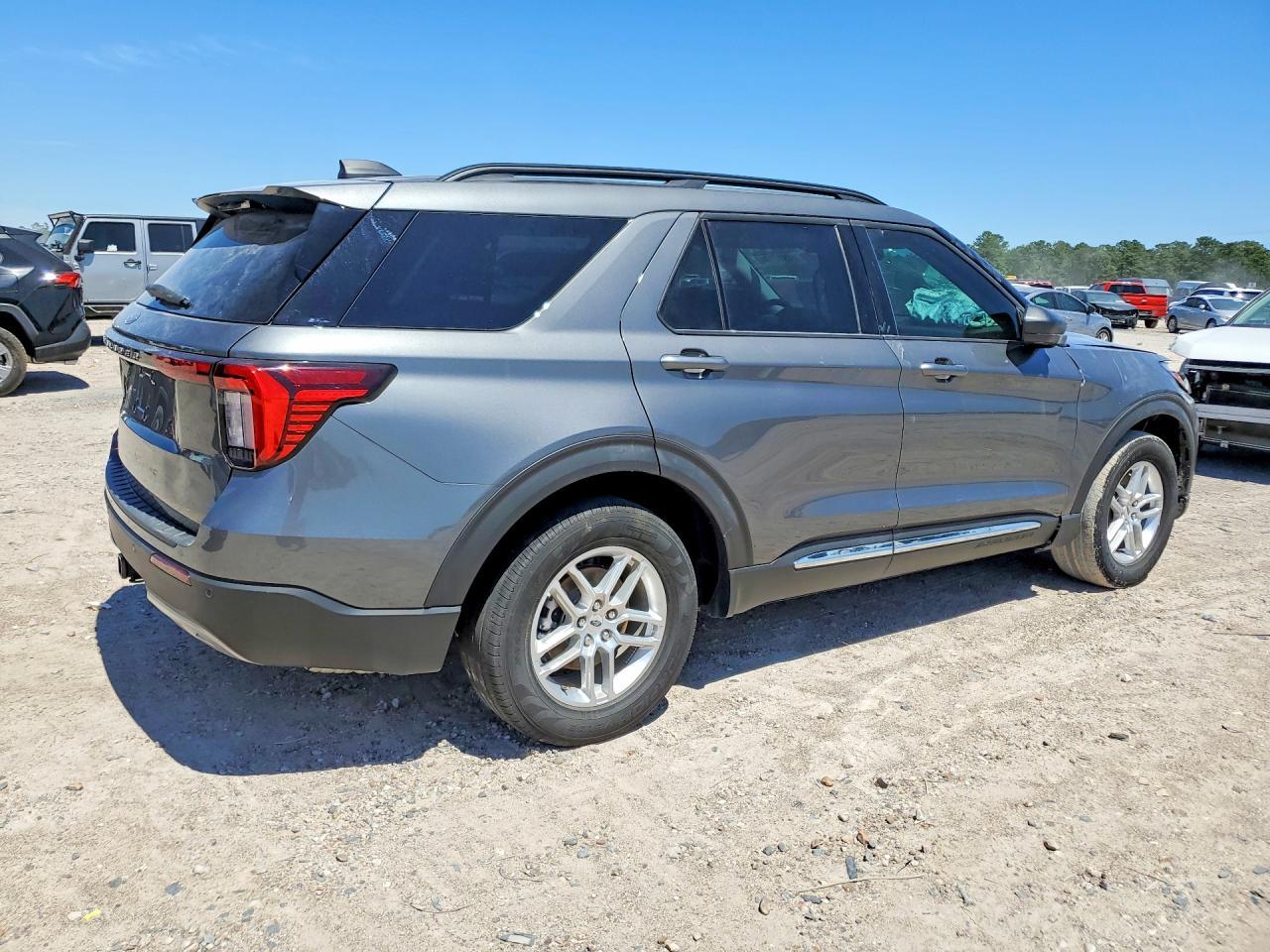 2025 Ford Explorer Active - Фото 3