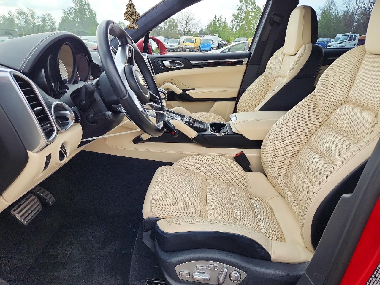 2016 Porsche Cayenne Turbo - Image 7