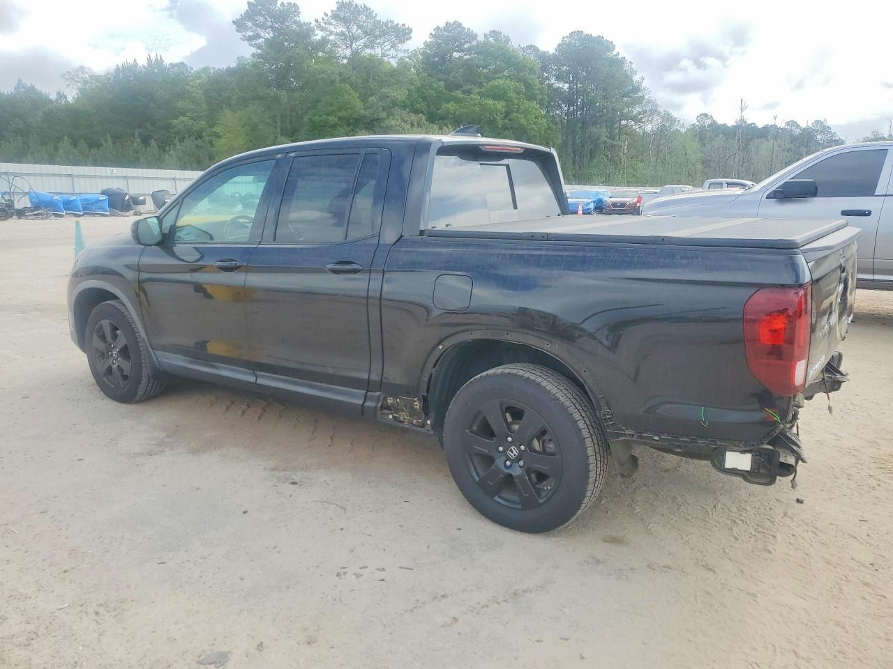 2017 Honda Ridgeline Black Edition - Image 2