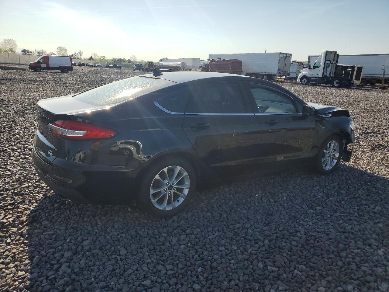 2020 Ford Fusion Se - Фото 3