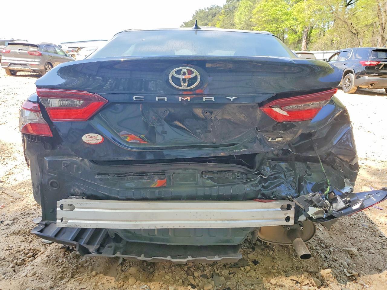 2021 Toyota Camry Le - Фото 6