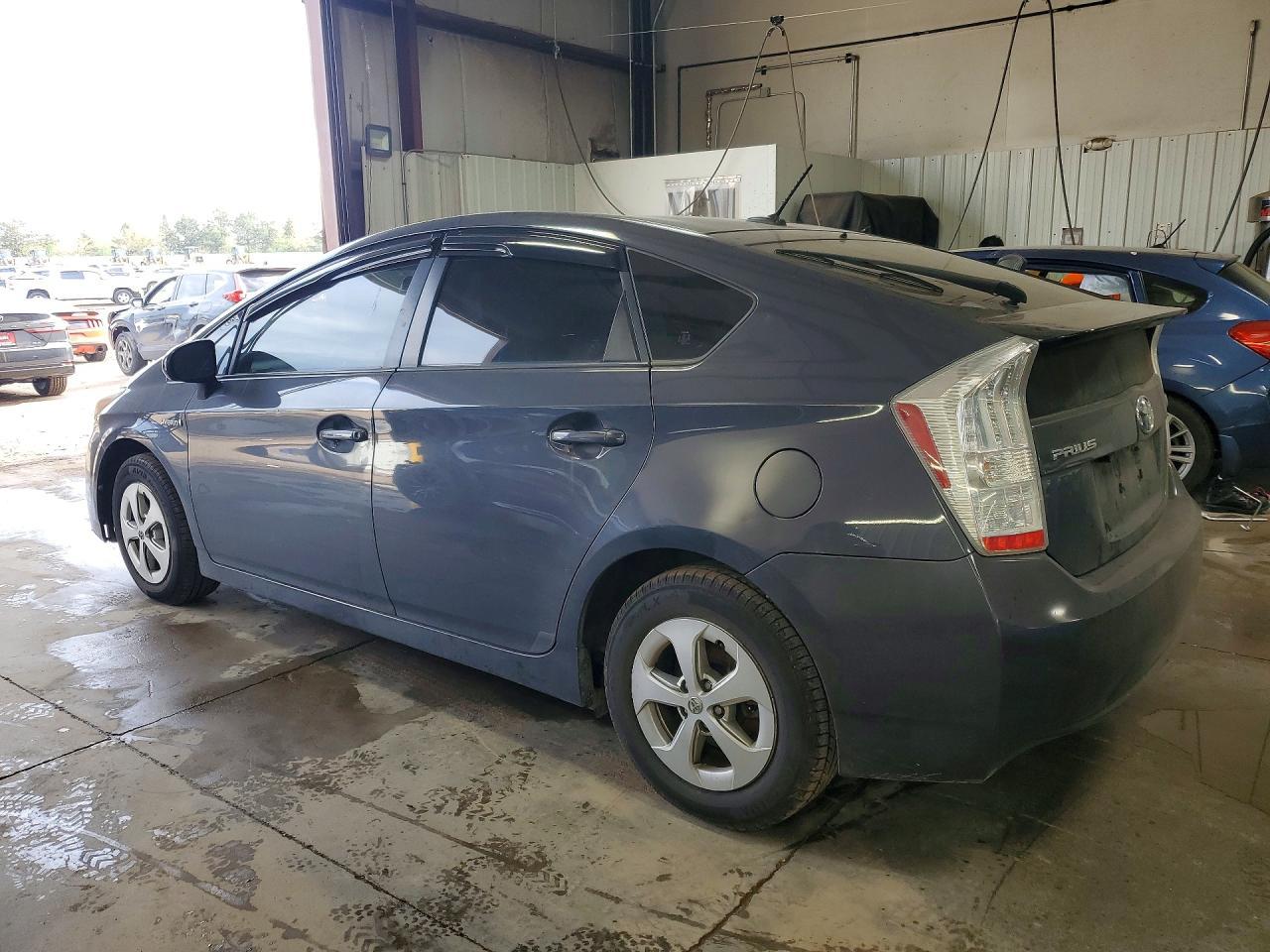 2010 Toyota Prius Iii - Фото 2