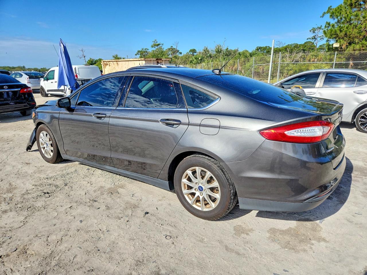 2016 Ford Fusion S - Фото 2