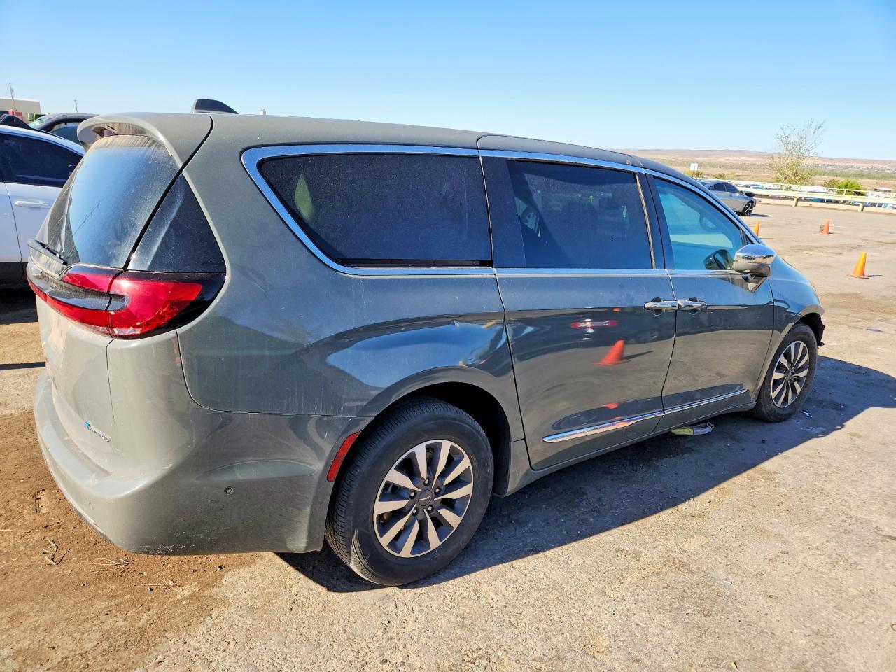 2022 Chrysler Pacifica Hybrid Limited - Фото 3