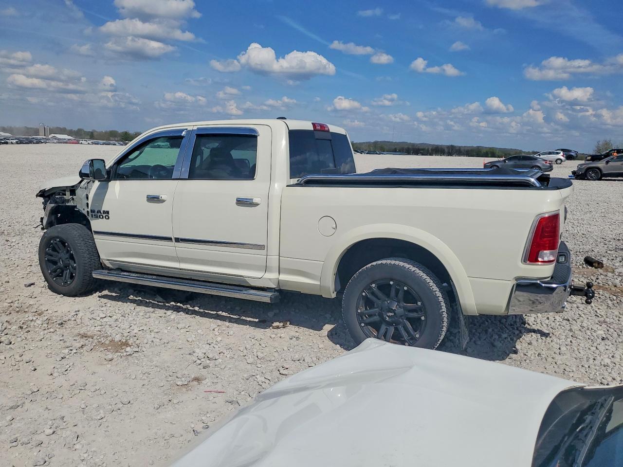2017 Ram 1500 Laramie - Фото 2