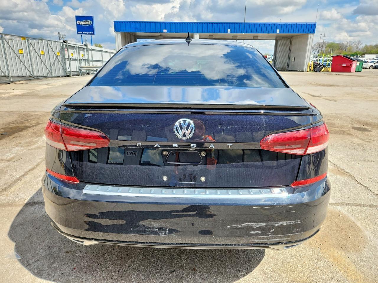 2021 Volkswagen Passat R-Line - Image 6