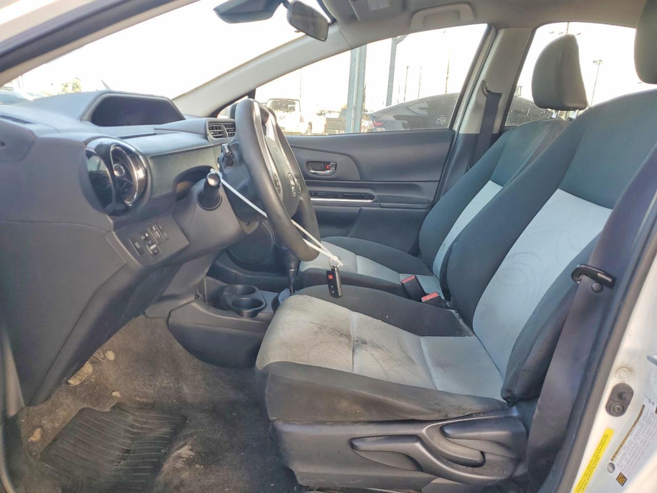 2017 Toyota Prius C Three - Фото 7