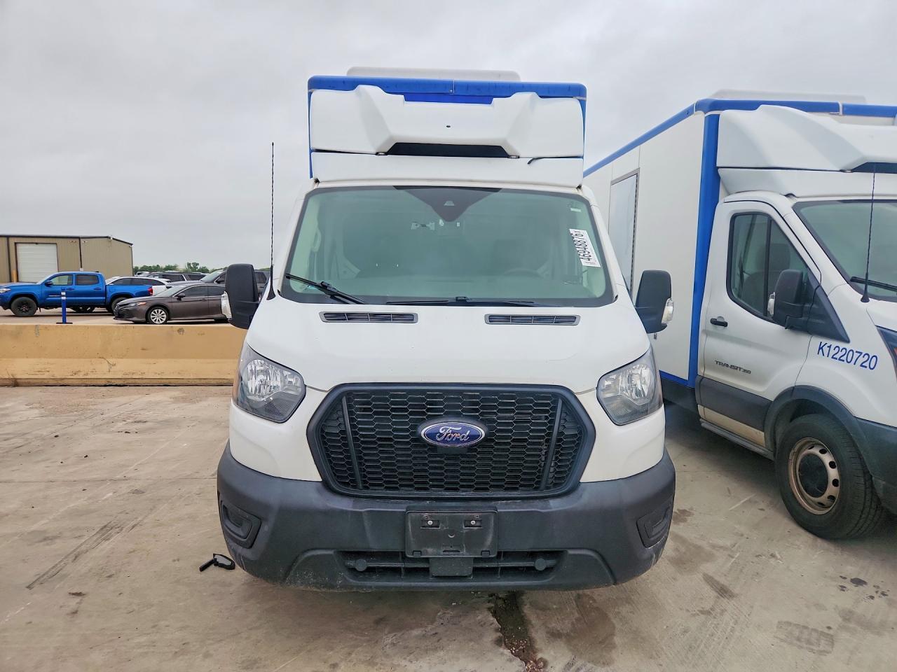 2022 Ford Transit Delivery Truck - Фото 5