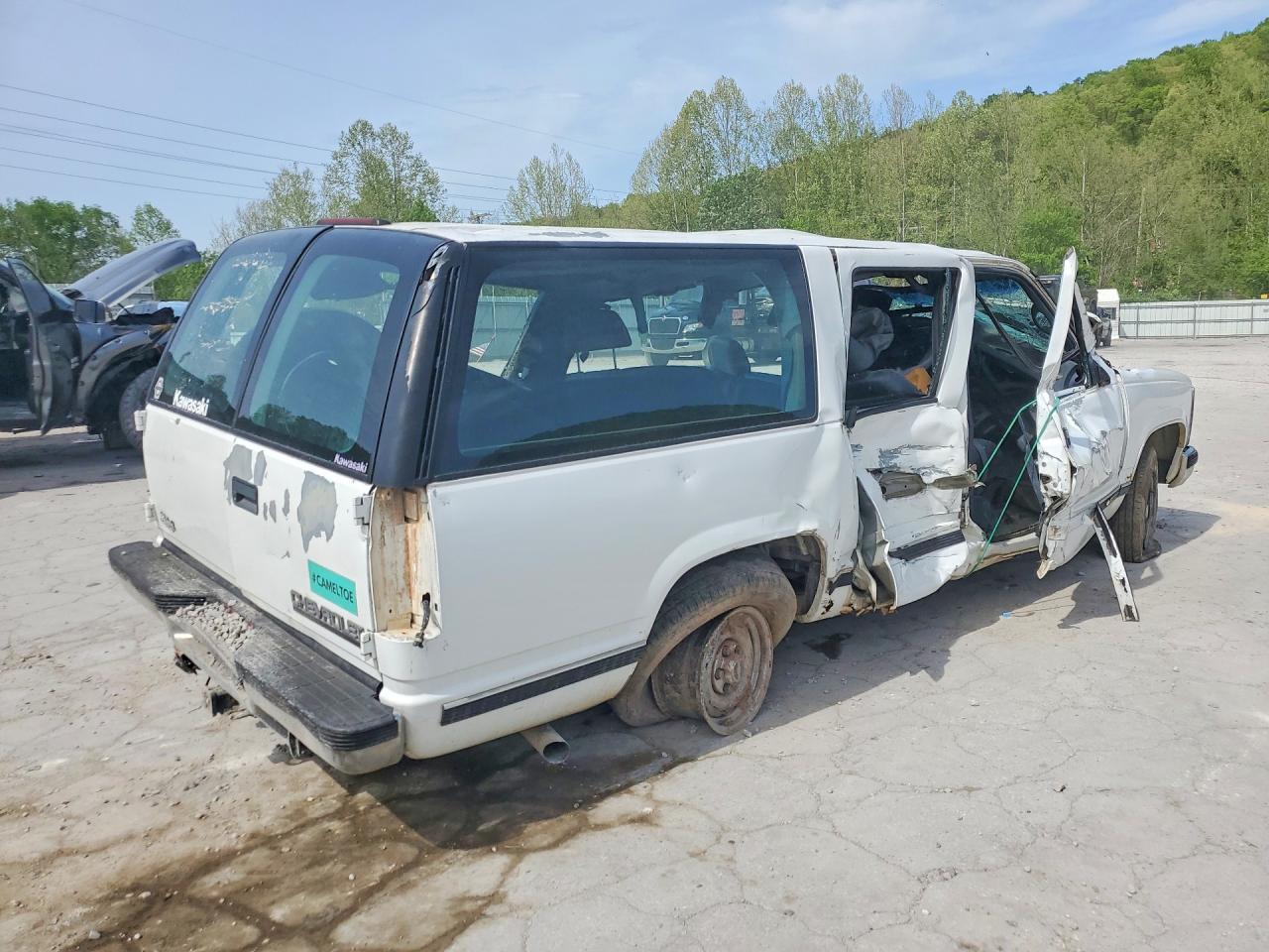 1996 Chevrolet Suburban C1500 - Image 3