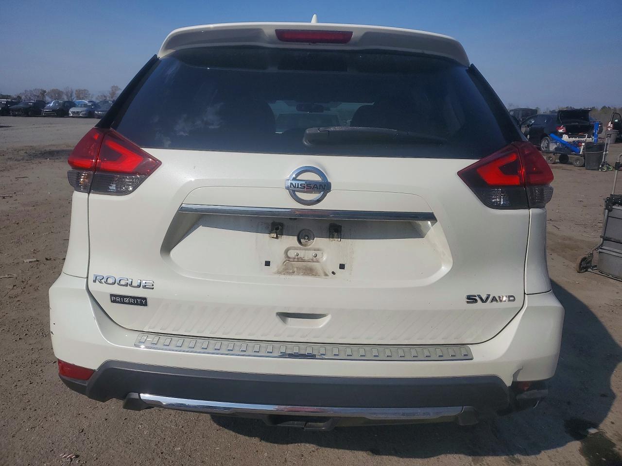2017 Nissan Rogue Sv - Image 6