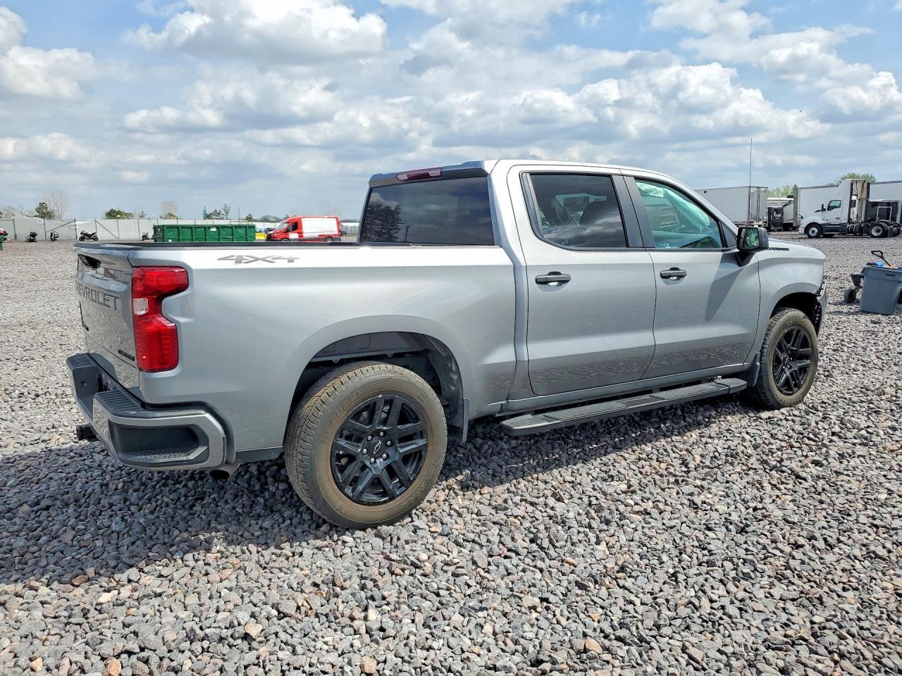 2024 Chevrolet Silverado K1500 Custom - Фото 3
