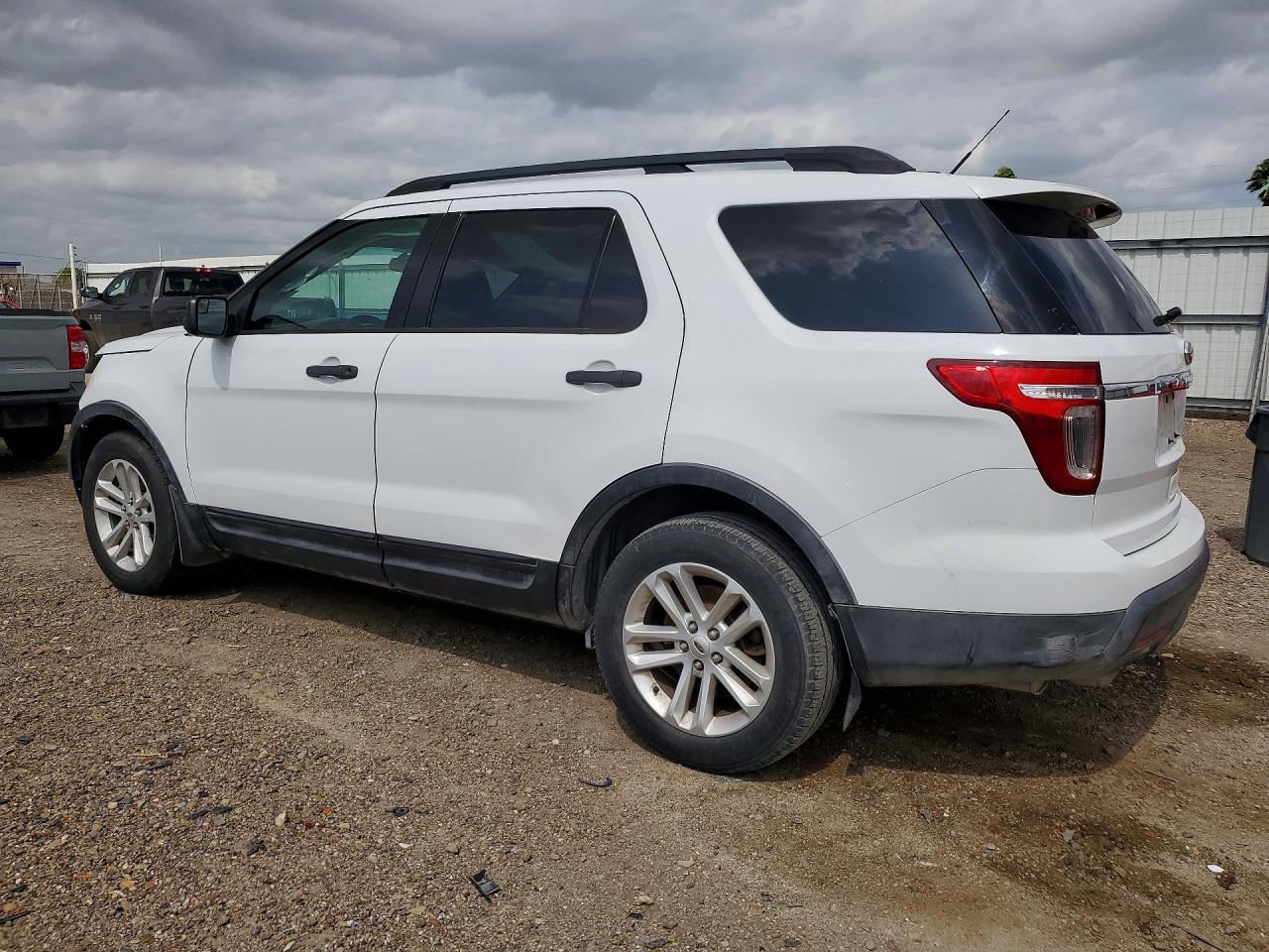 2015 Ford Explorer - Фото 2