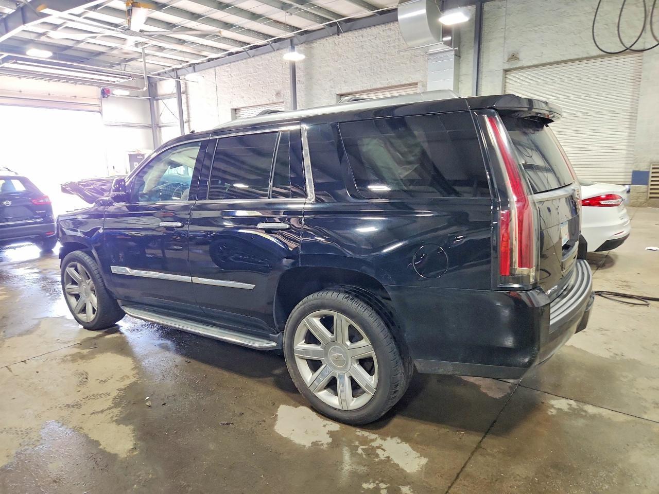 2016 Cadillac Escalade Luxury - Фото 2