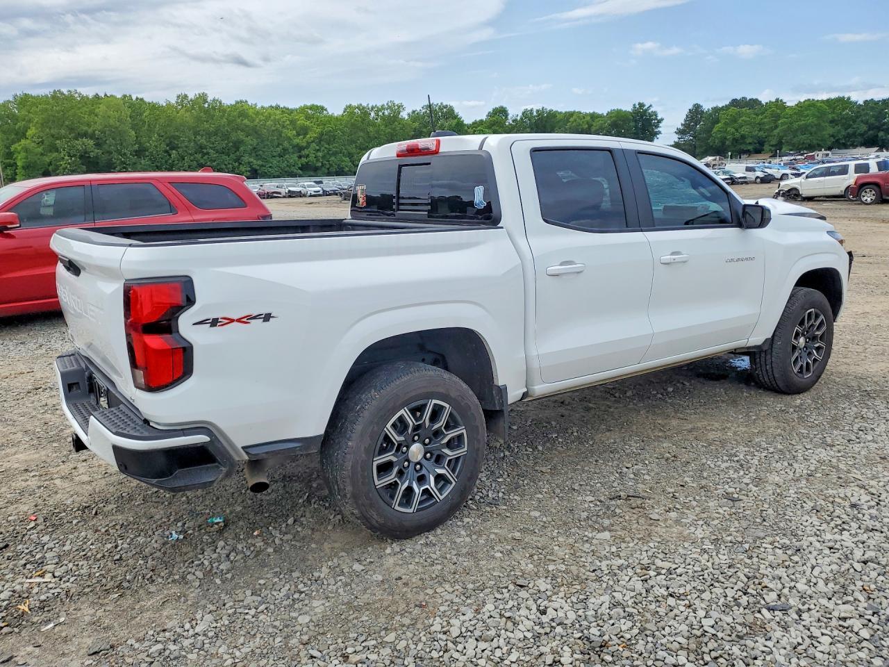 2024 Chevrolet Colorado Lt - Image 3
