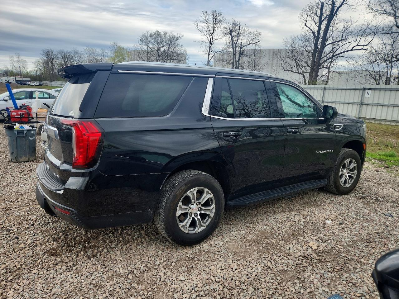 2022 GMC Yukon Sle - Image 3