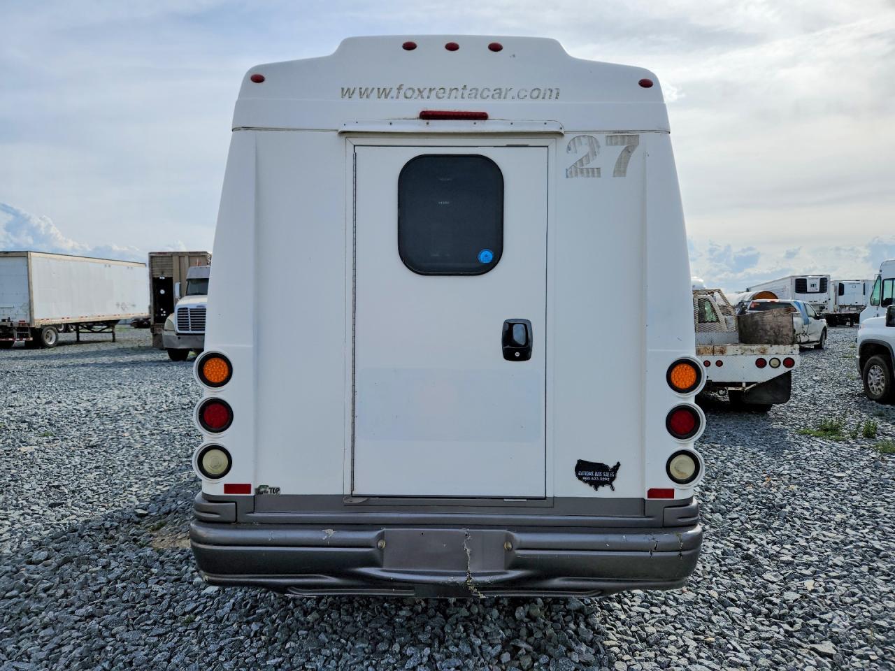 2005 GMC Savana Cutaway G3500 - Image 6