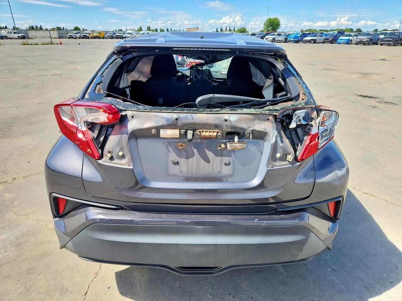 2019 Toyota C-Hr Le - Image 6