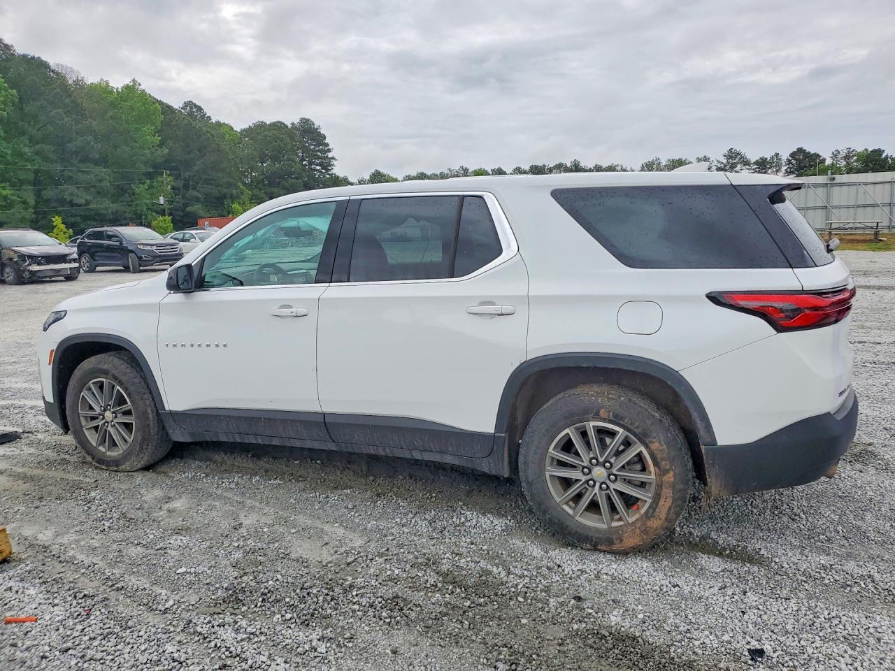 2023 Chevrolet Traverse Ls - Фото 2