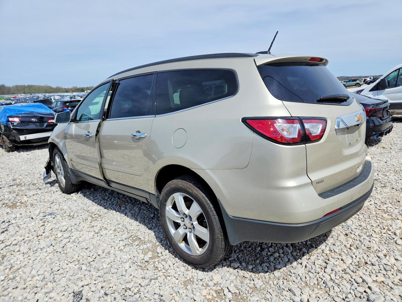 2016 Chevrolet Traverse Lt - Фото 2