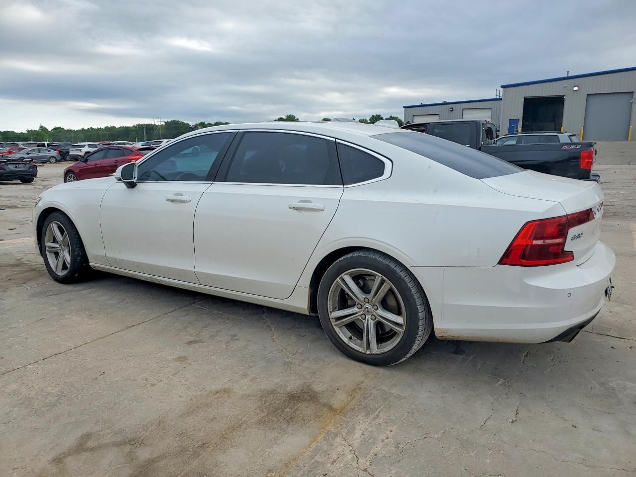 2018 Volvo S90 T5 Momentum - Image 2