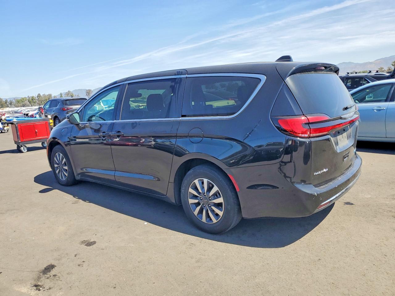 2023 Chrysler Pacifica Hybrid Touring L - Фото 2