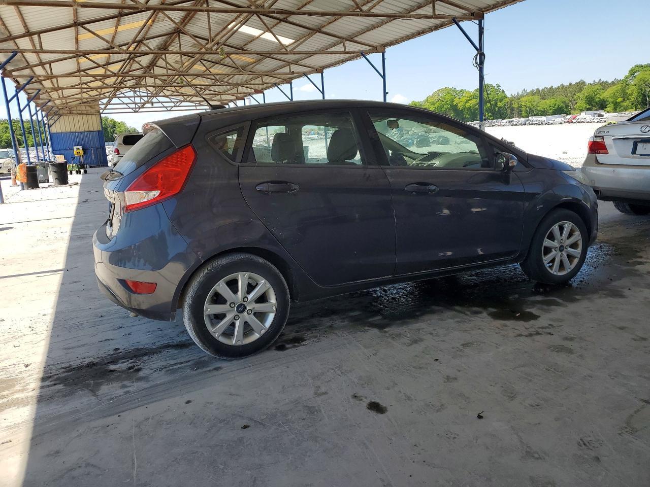 2013 Ford Fiesta Se - Фото 3