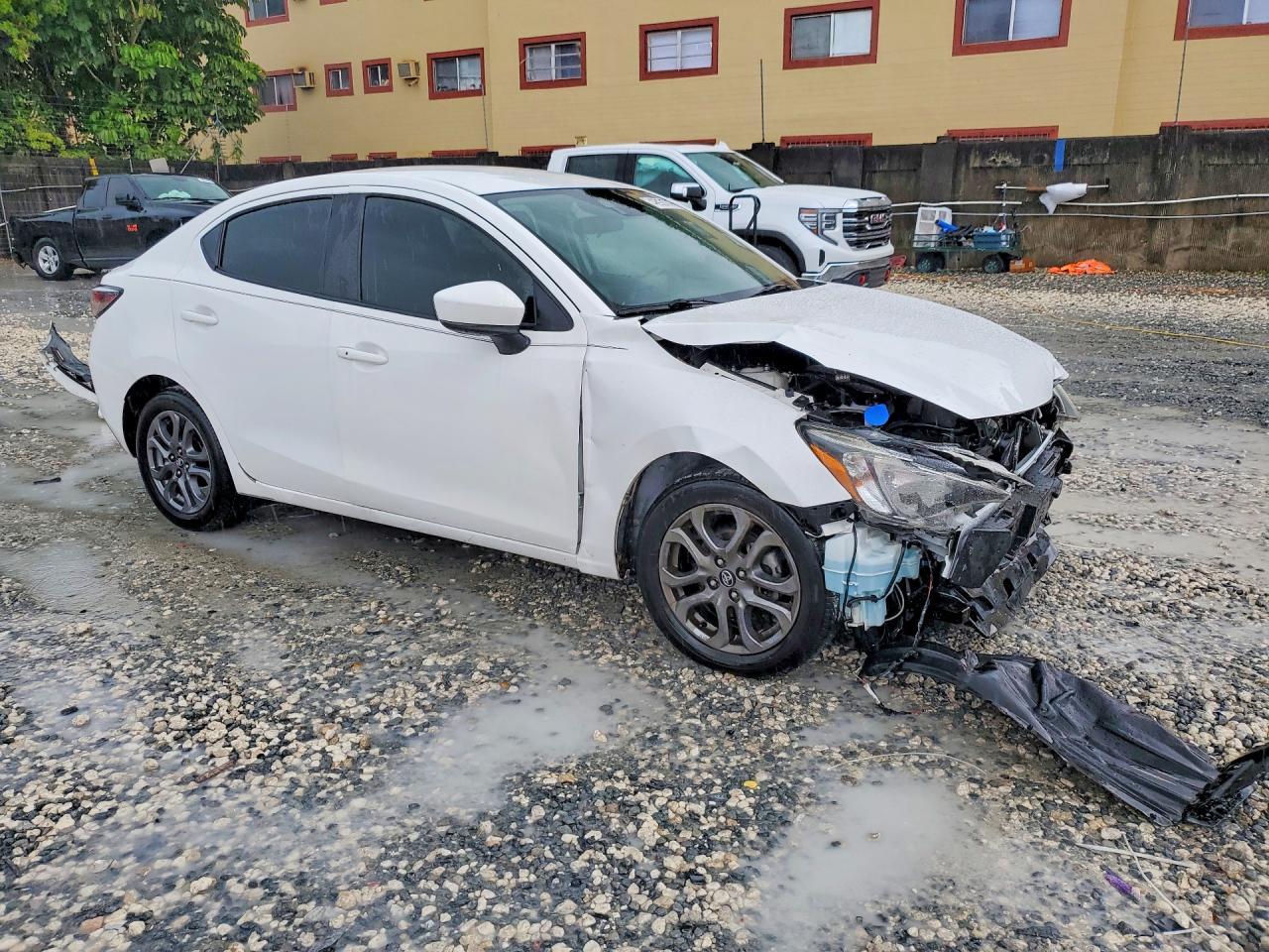 2019 Toyota Yaris Le - Image 4