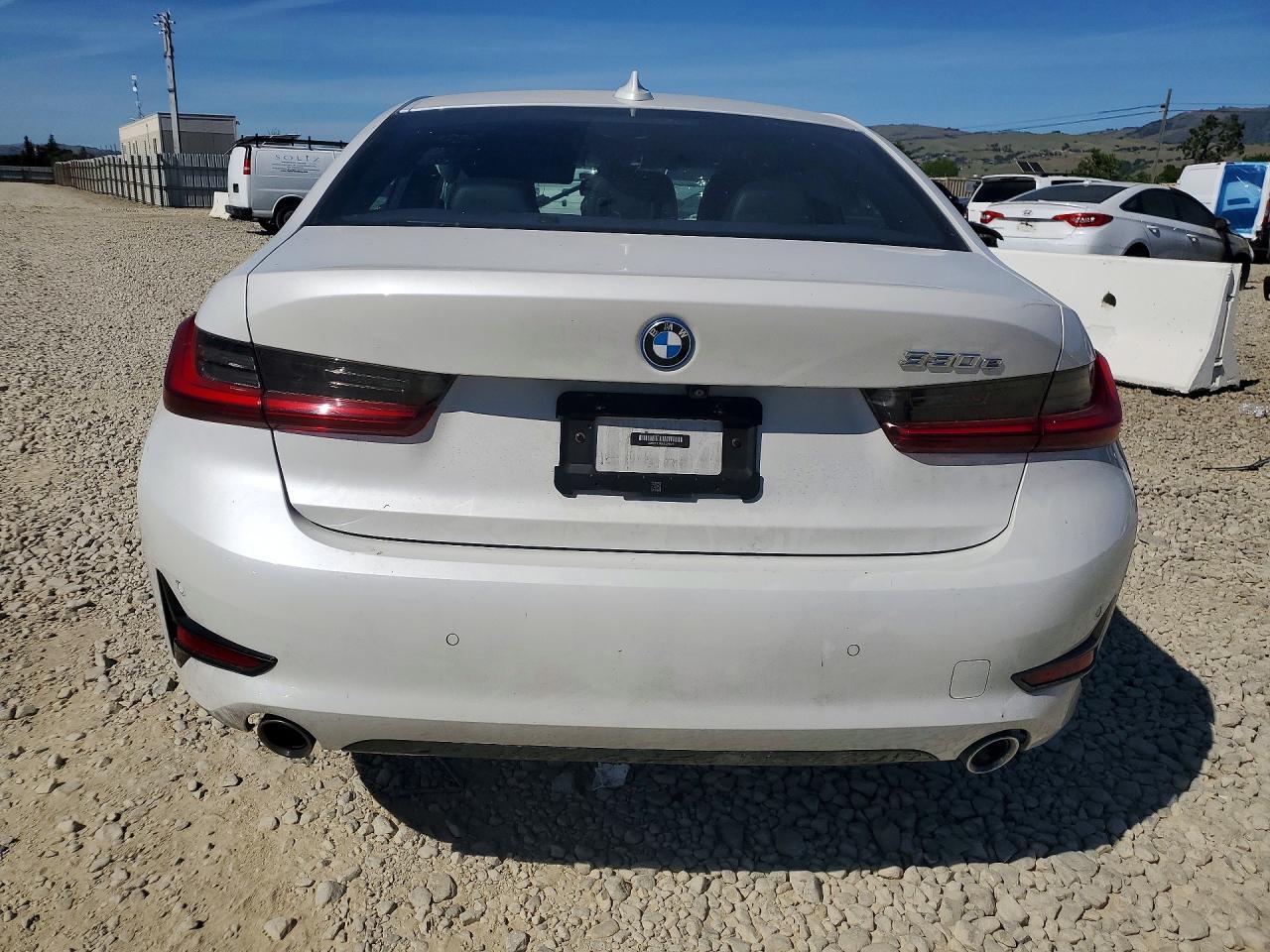 2022 BMW 330E - Фото 6