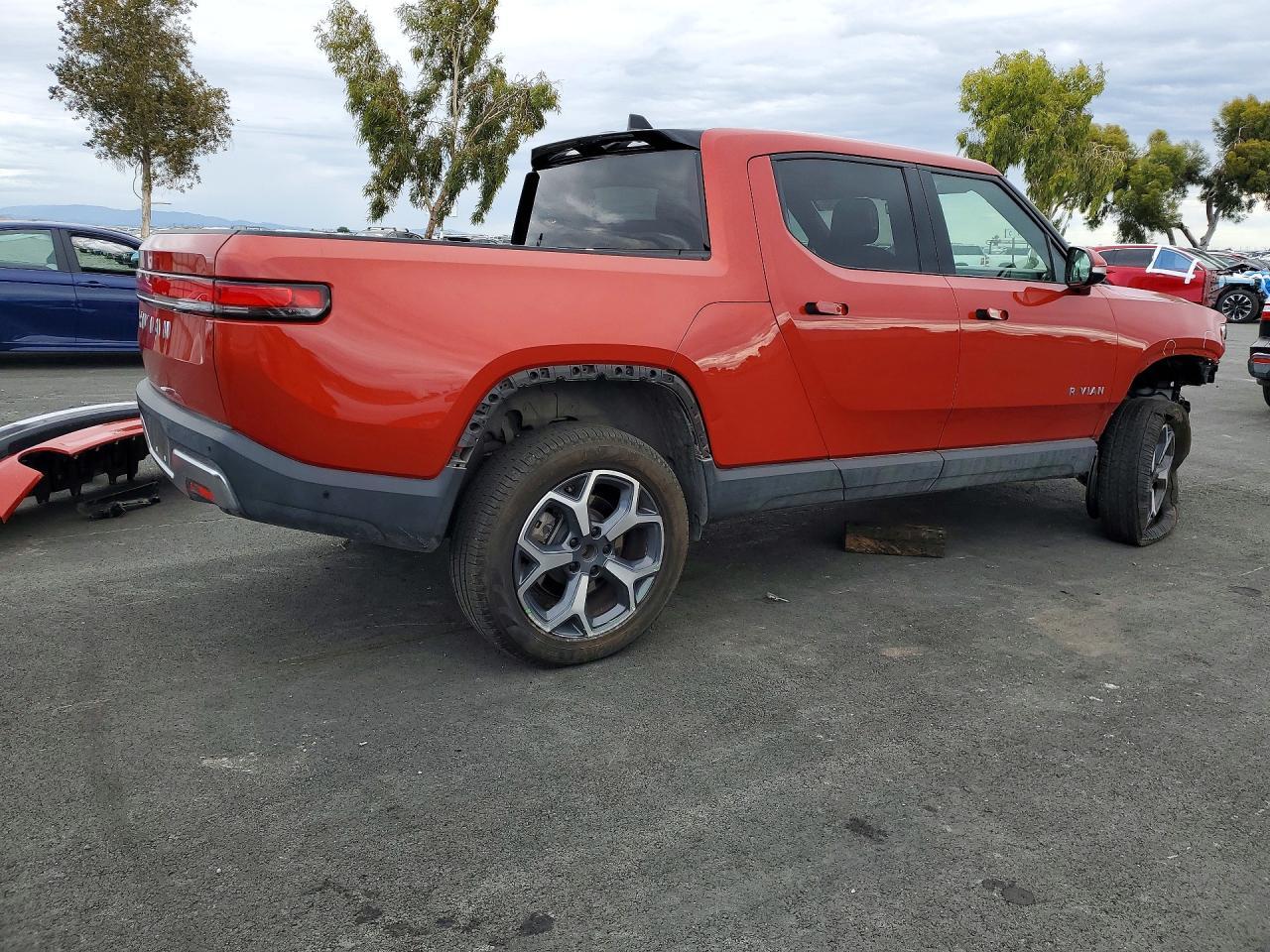 2023 Rivian R1T Adventure - Image 3
