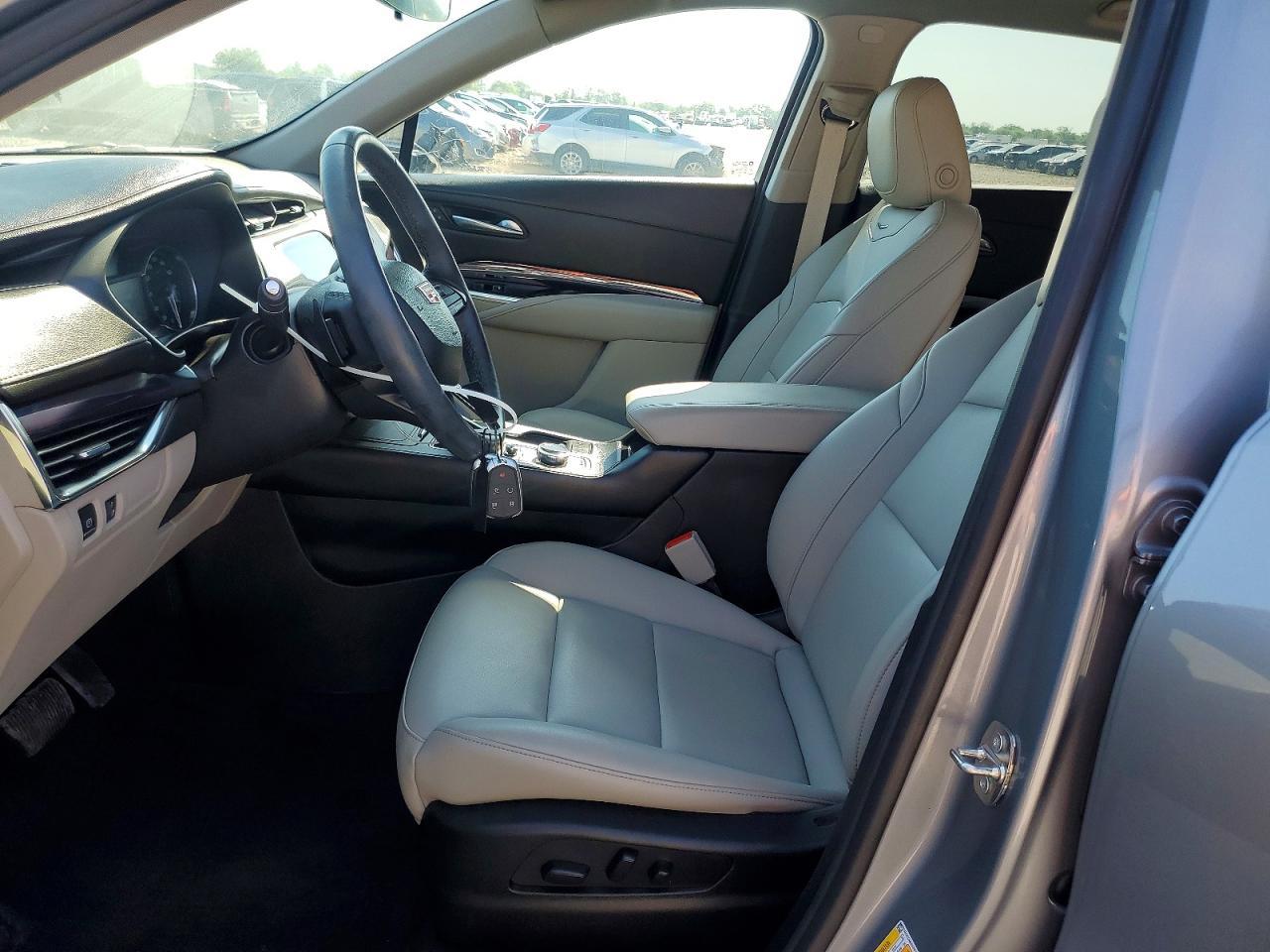 2023 Cadillac Xt4 Luxury - Image 7