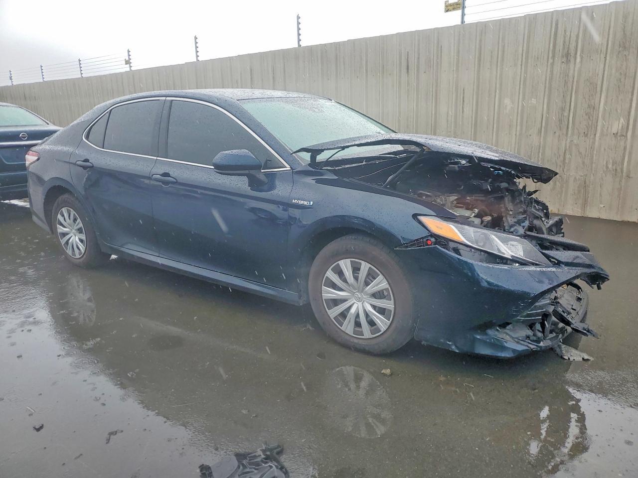 2019 Toyota Camry Hybrid Le - Image 4