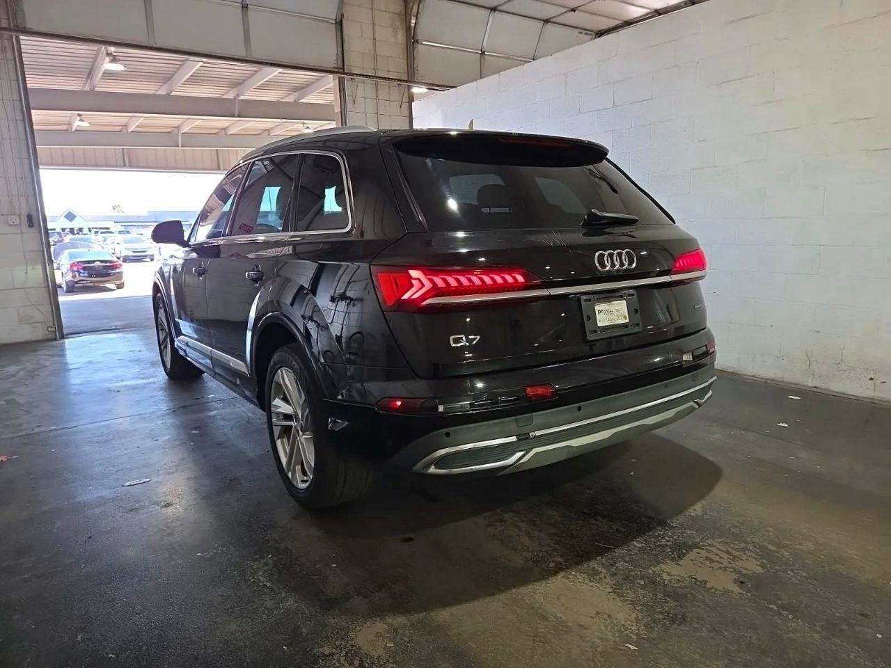 2020 Audi Q7 Premium Plus - Image 4