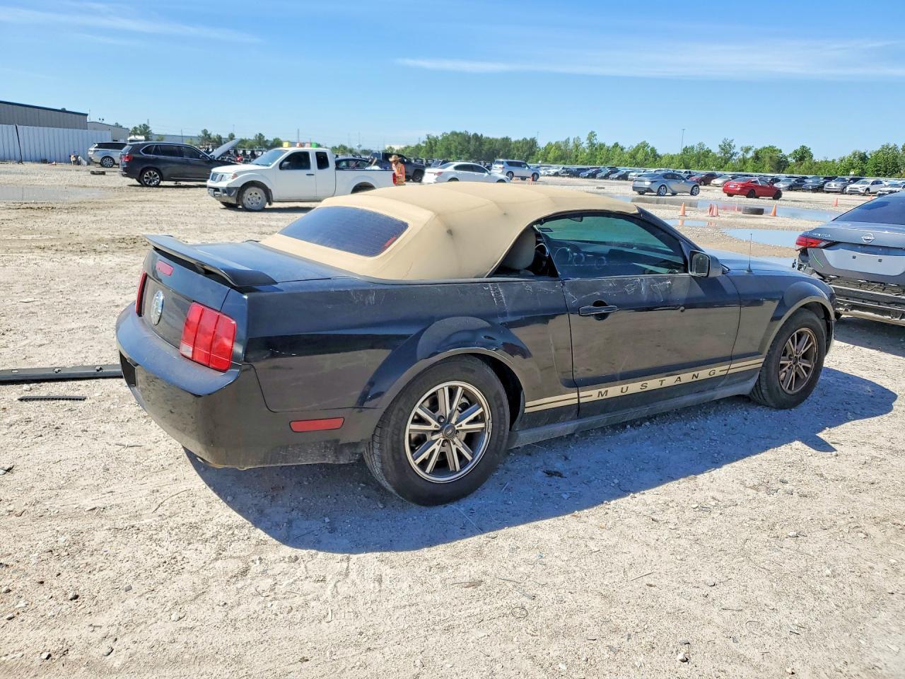2005 Ford Mustang - Image 3