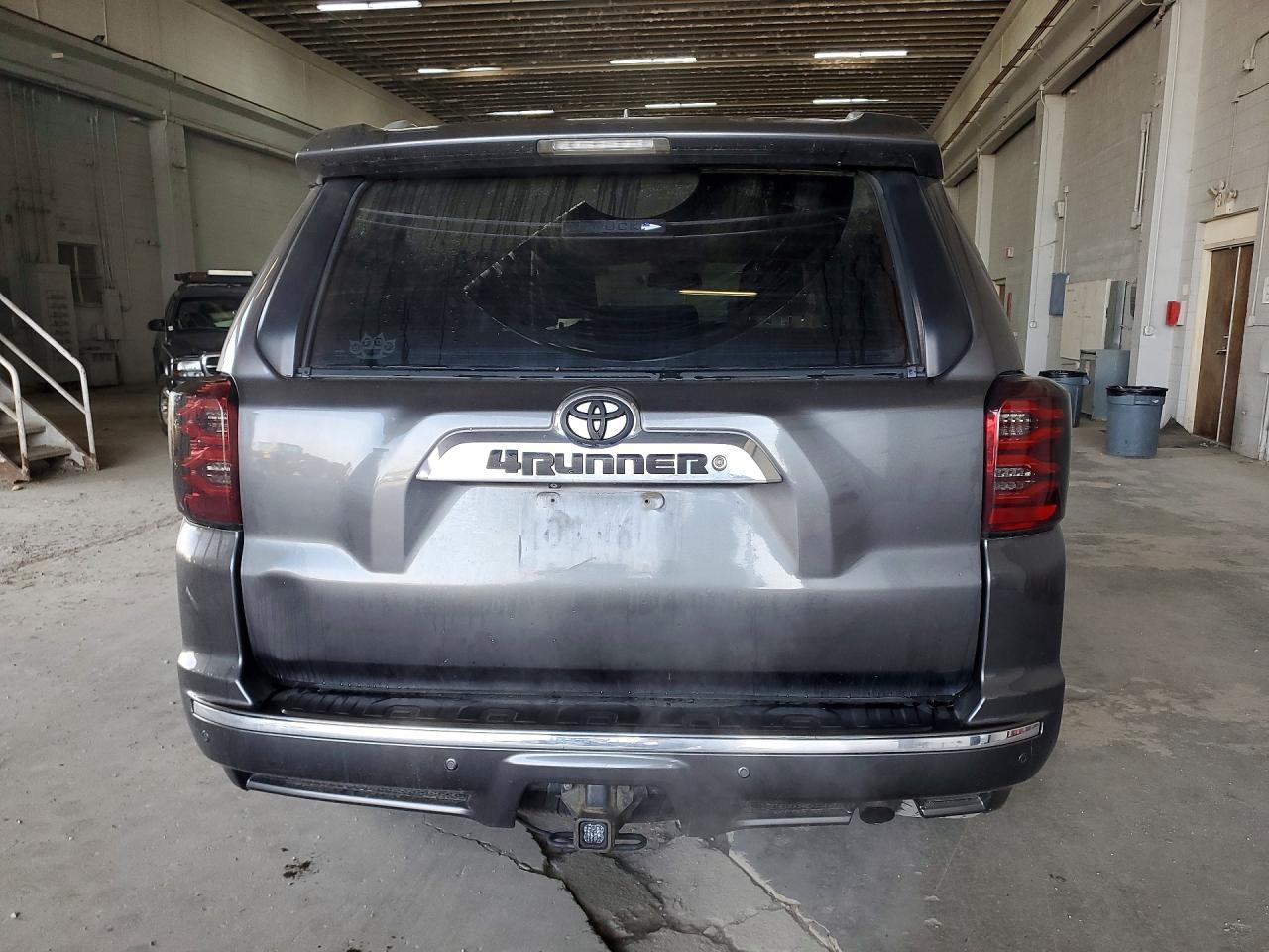 2010 Toyota 4Runner Sr5 - Image 6