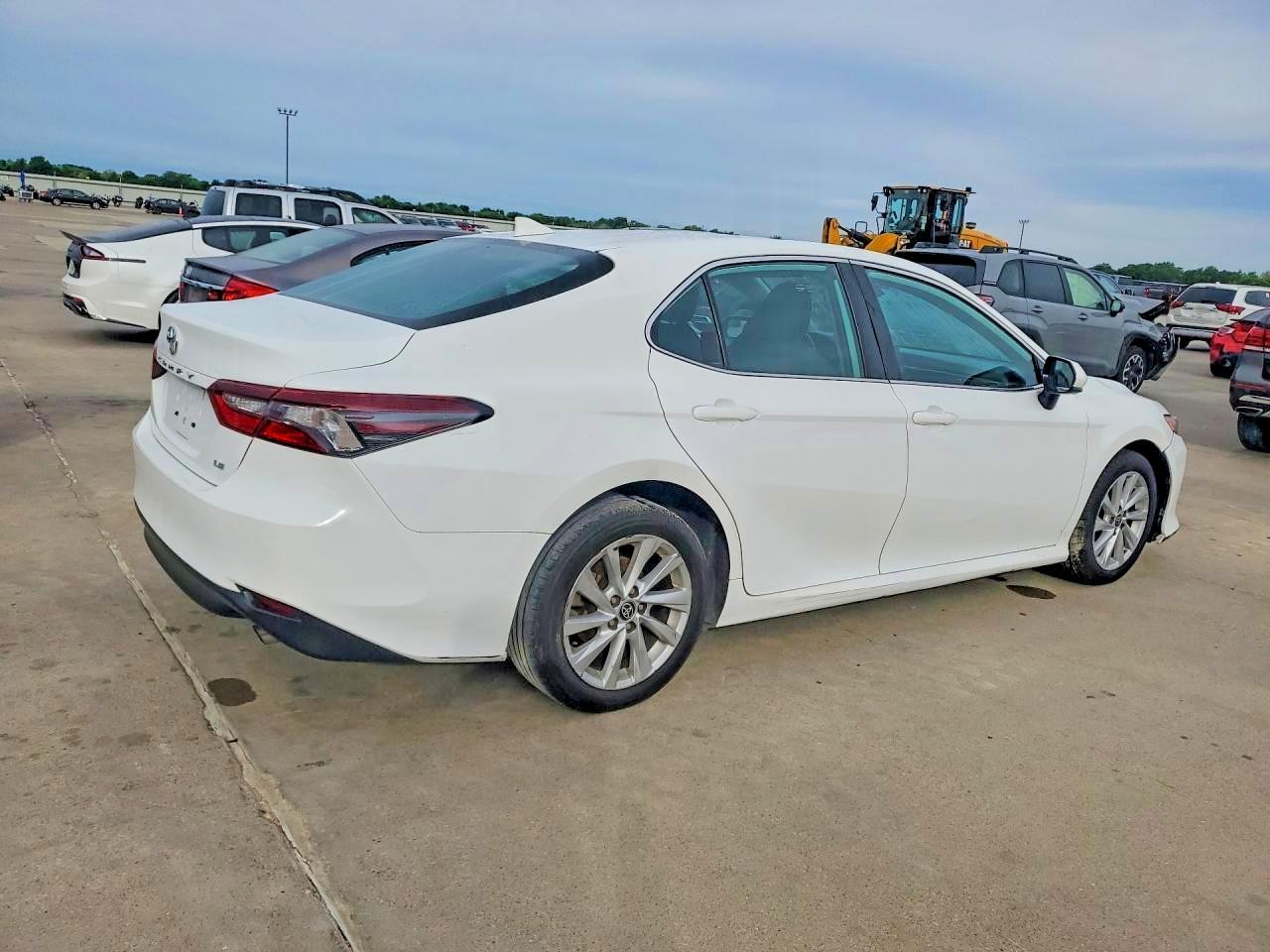 2022 Toyota Camry Le - Image 3