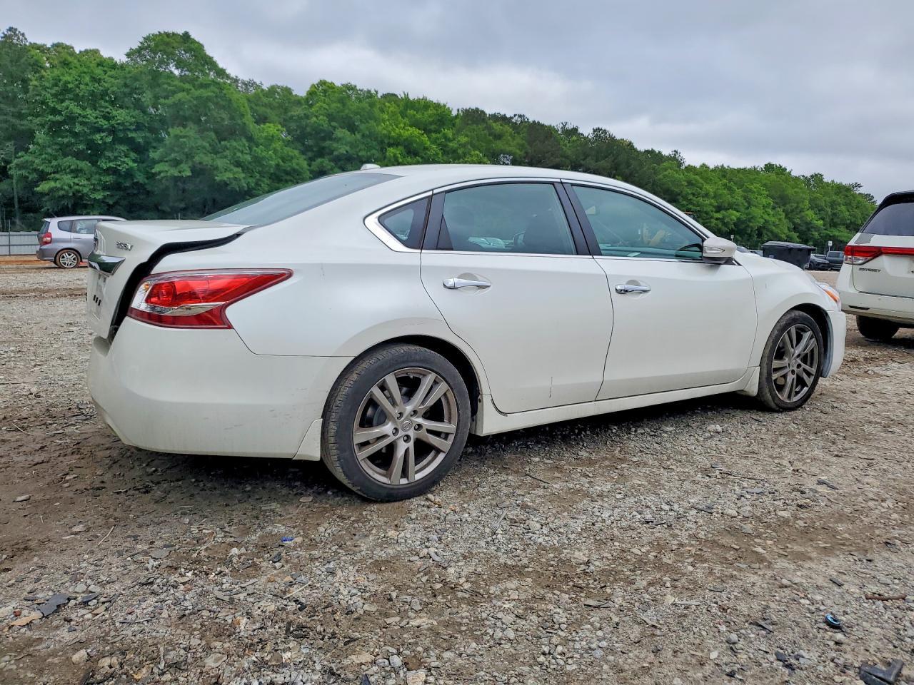 2013 Nissan Altima 3.5 S - Image 3