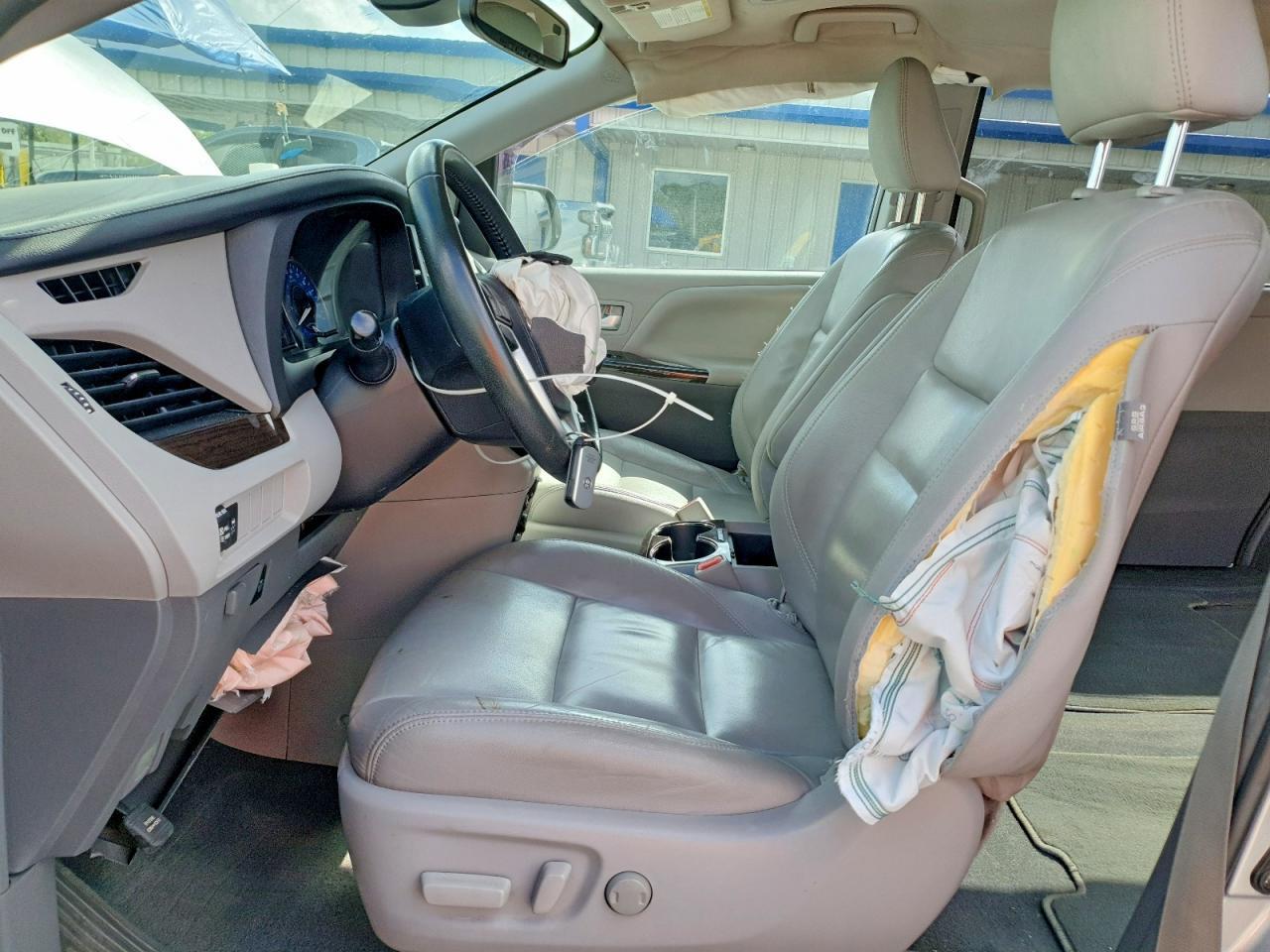 2019 Toyota Sienna Xle 8-Passenger - Image 7