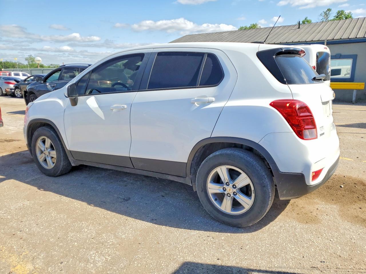2020 Chevrolet Trax Ls - Фото 2