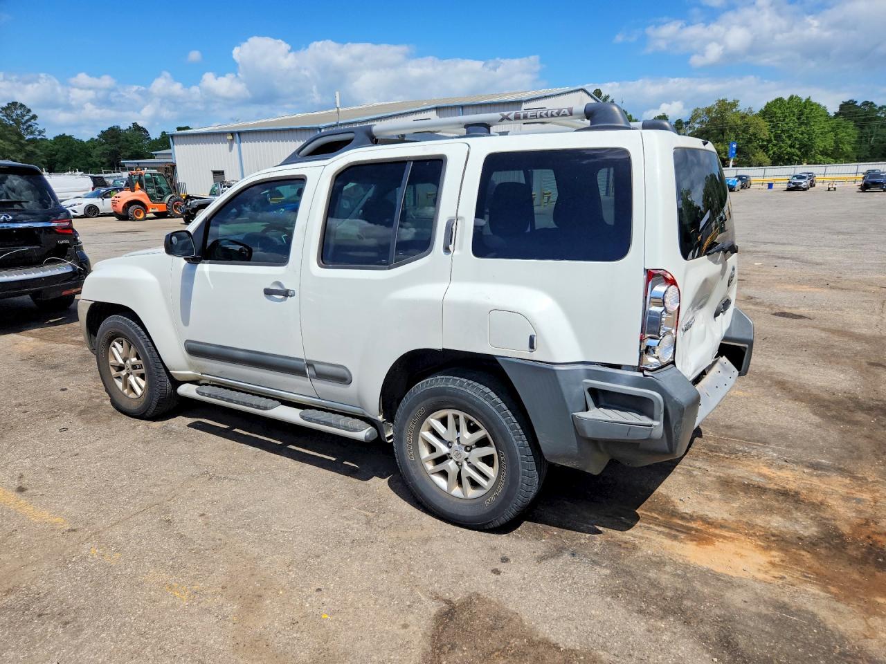 2015 Nissan Xterra S - Фото 2