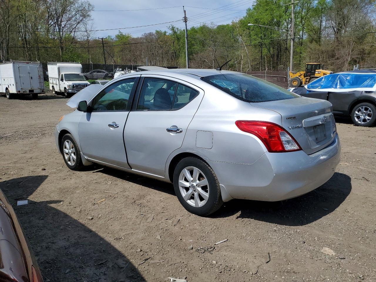 2012 Nissan Versa 1.6 S - Фото 2