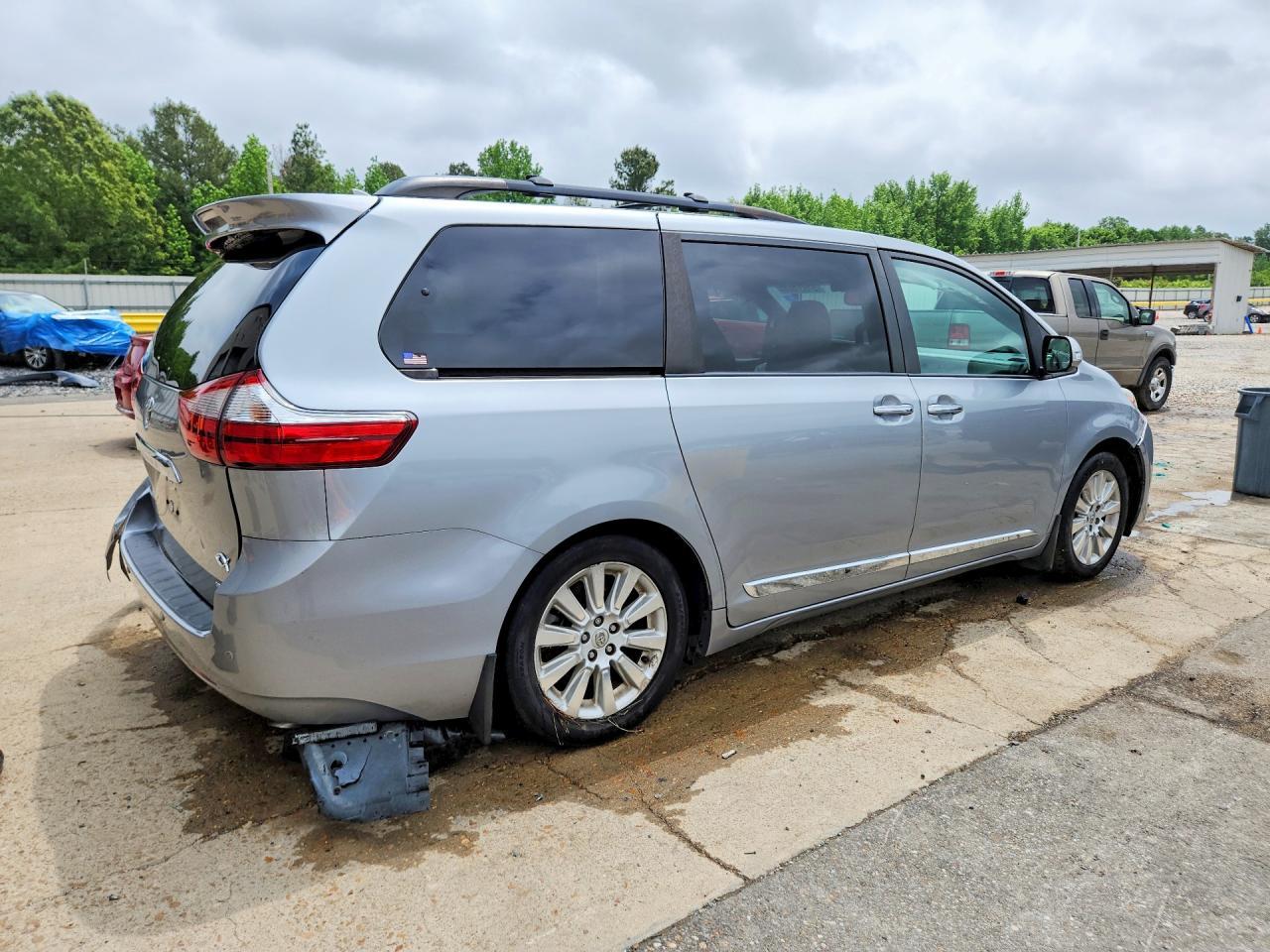 2015 Toyota Sienna Limited Premium 7-Passenger - Фото 3