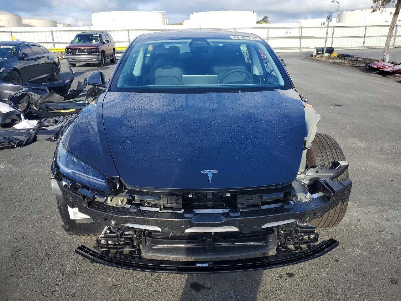 2025 Tesla Model 3 - Фото 5