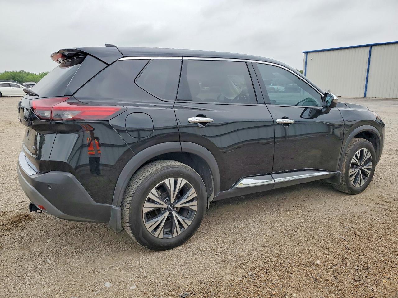 2022 Nissan Rogue Sv - Image 3