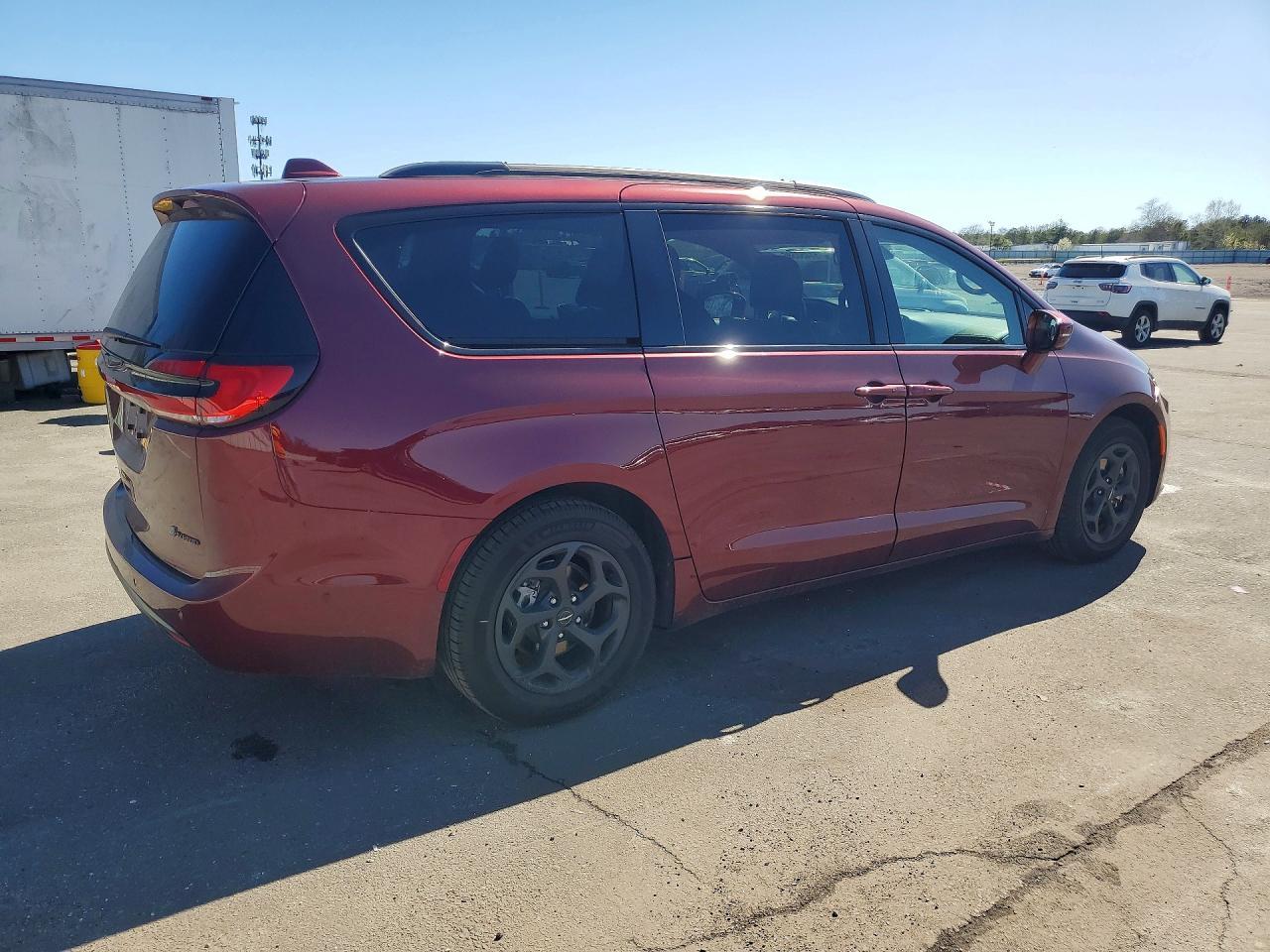2021 Chrysler Pacifica Hybrid Limited - Фото 3